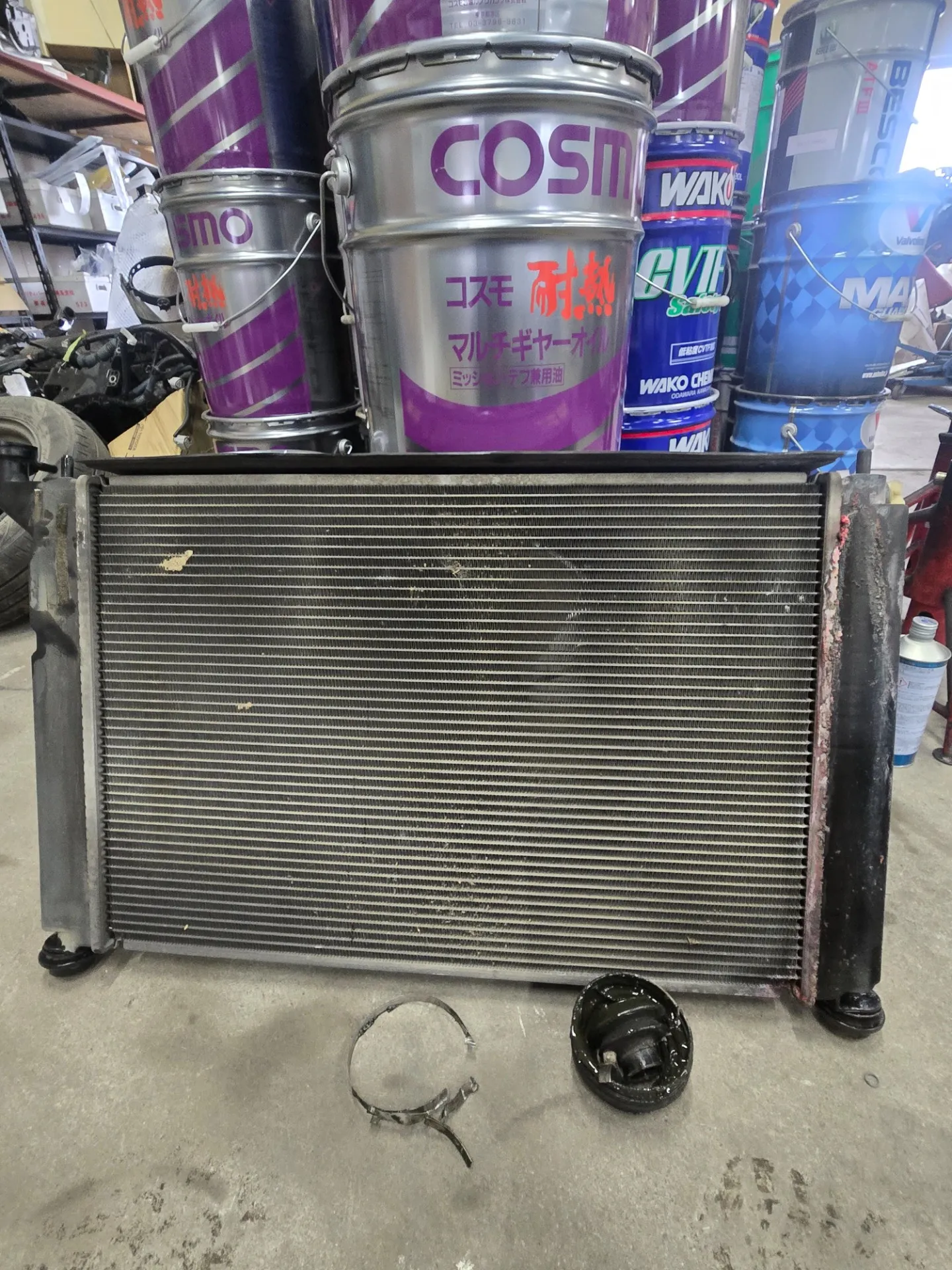 プレミオラジエーター修理とその他