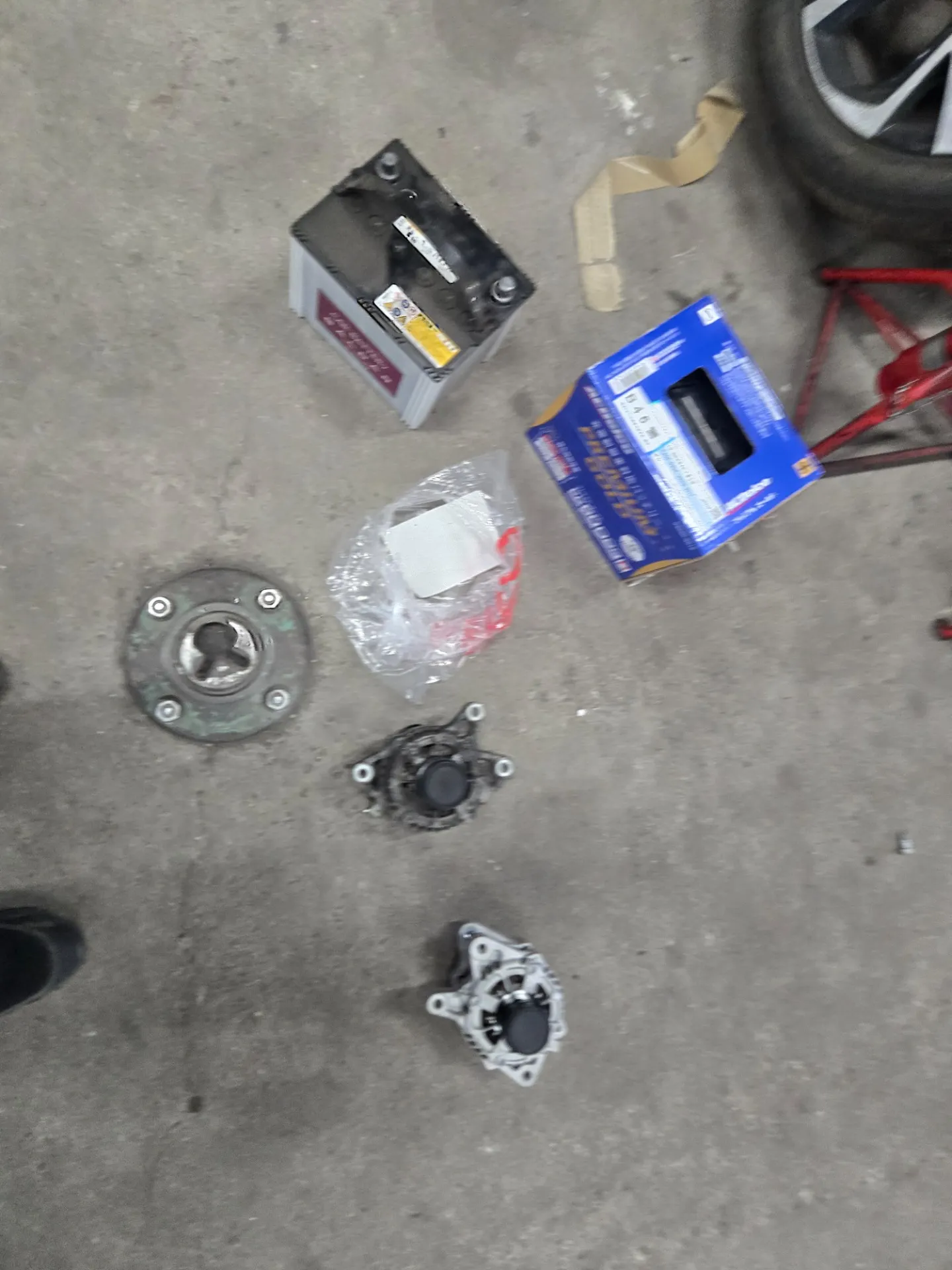 TRH200vハイエースオルタネータ